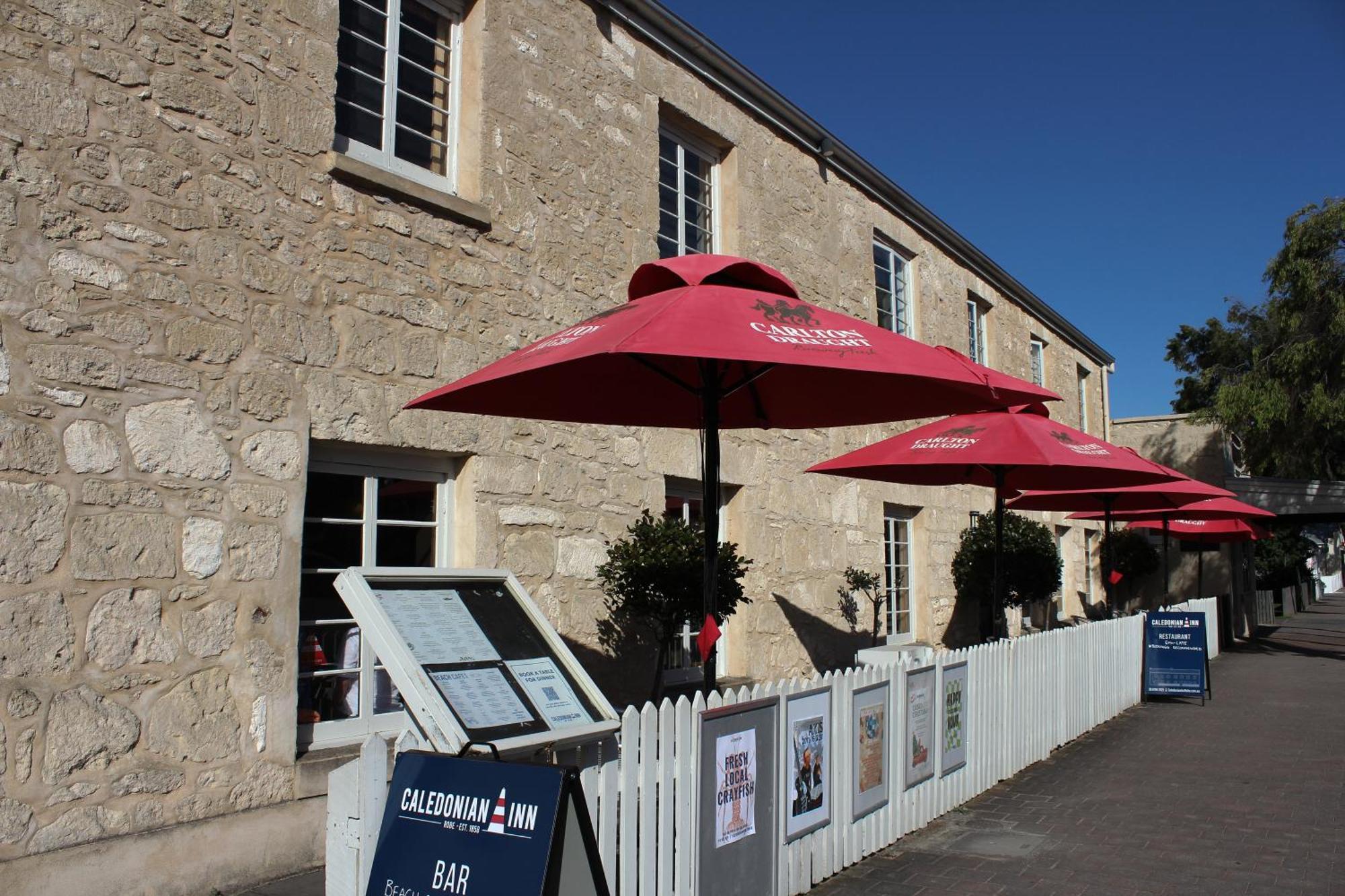 Caledonian Inn Robe Exterior foto